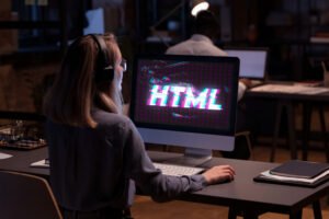 Writing and saving your first HTML file in hindi