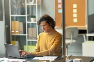 Creating Classes and Instances (Objects) In Hindi