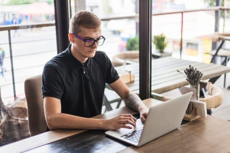 Introduction to Web Workers for background tasks