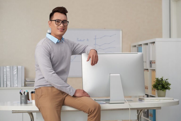 Executing SQL queries SELECT, INSERT, UPDATE, DELETE In Hindi