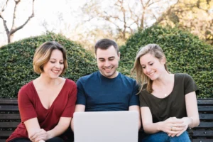 Aligning items and managing layout responsiveness